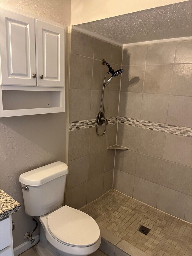 Building Photo - 6735 Blue Ridge Dr