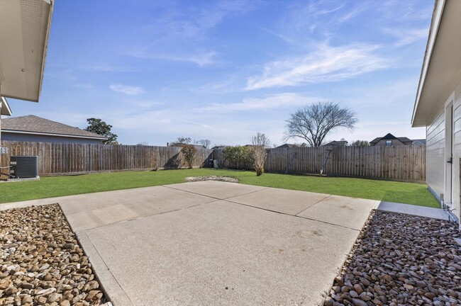 Building Photo - 2215 Winecup Ln