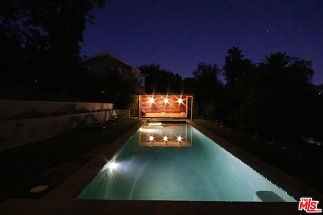 Building Photo - 6402 Ivarene Ave