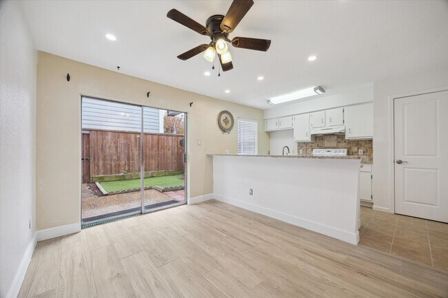 Building Photo - 5807 Beverly Hill St