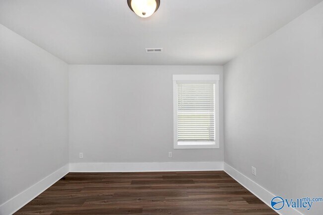 Building Photo - 100 River Springs Ct