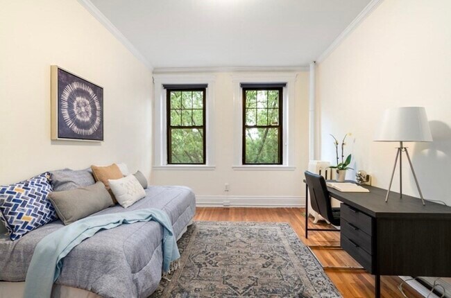 Building Photo - 382 Riverway St