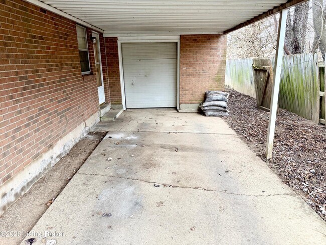 Building Photo - 313 Hawthorne Dr