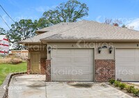 Building Photo - 1918 Perry St