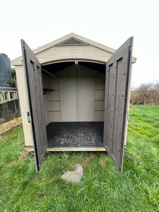 Building Photo - Marilann CT