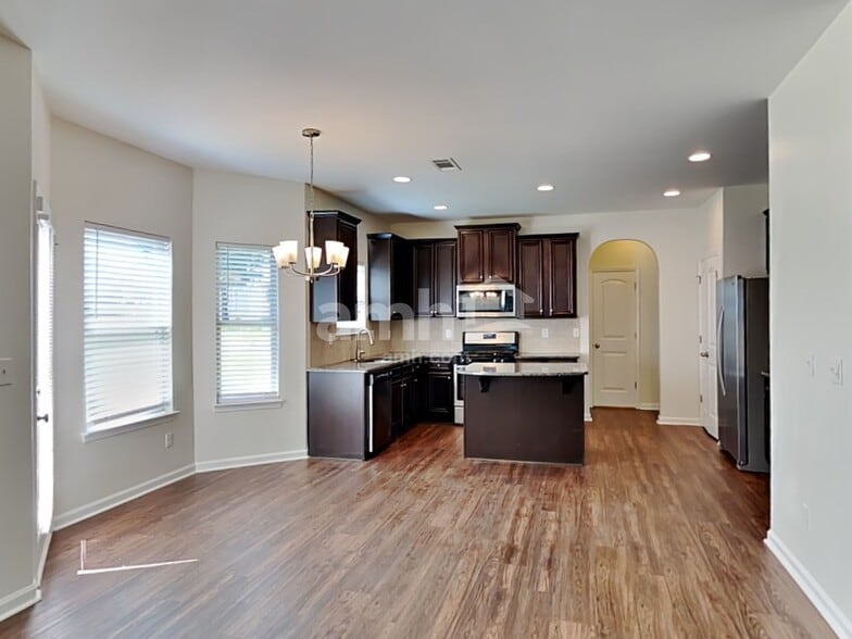 Building Photo - 729 Rolling Downs Dr SW