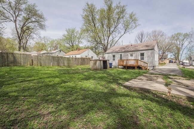 Building Photo - Adorable 2 bedroom 1 bath home