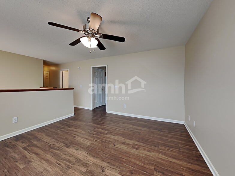 Building Photo - 5525 Bridgegate Dr