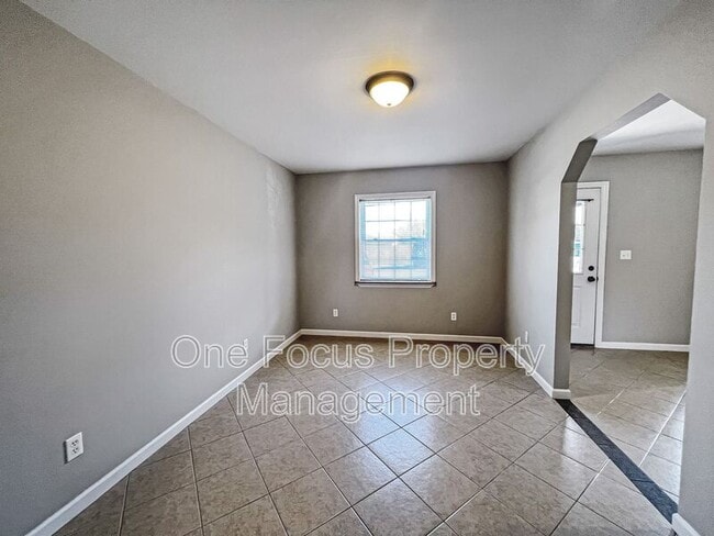 Building Photo - 415 E Church St