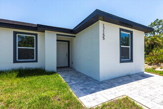 Building Photo - BRAND NEW Construction, 3 bed / 2 bath Ren...