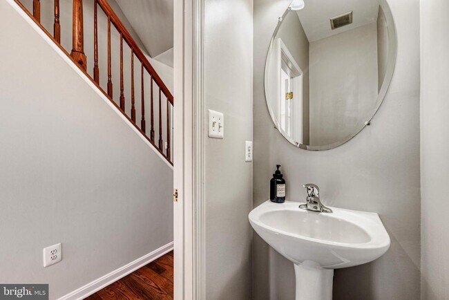 Building Photo - 8375 Mitzy Ln