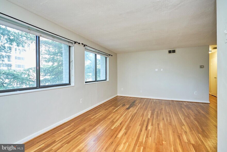 Building Photo - 2016 N Adams St