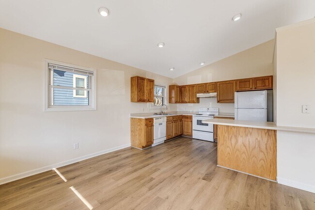 Building Photo - Newly-Updated 3-Bedroom Home in West Ashev...