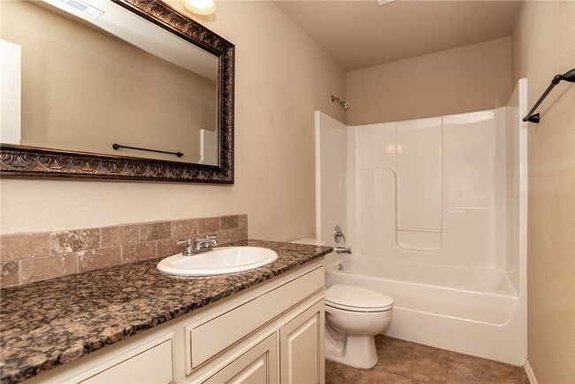 Building Photo - 3908 SW Ridgepointe Ave