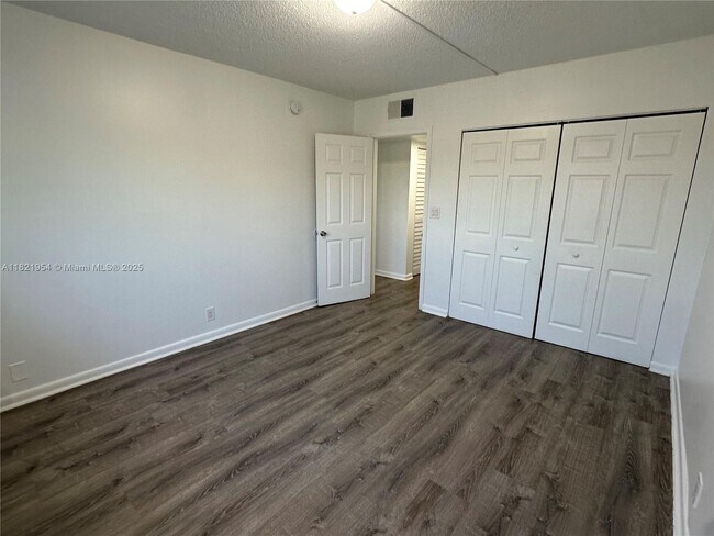 Building Photo - 1400 NE 56th St
