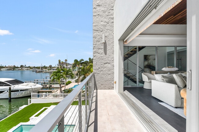 Building Photo - 905 Bay Point Dr