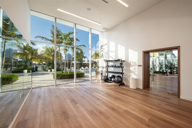Building Photo - 2411 Laguna Cir
