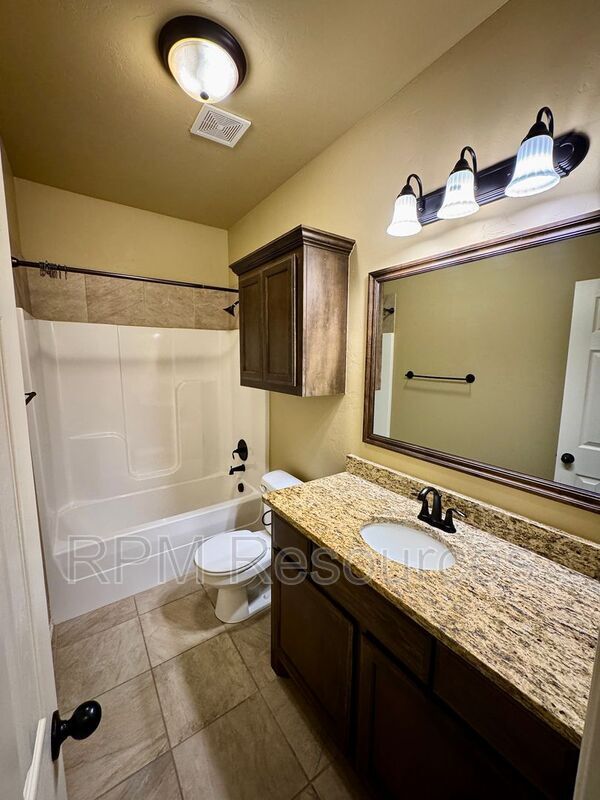 Building Photo - 147 Bison Ct Way