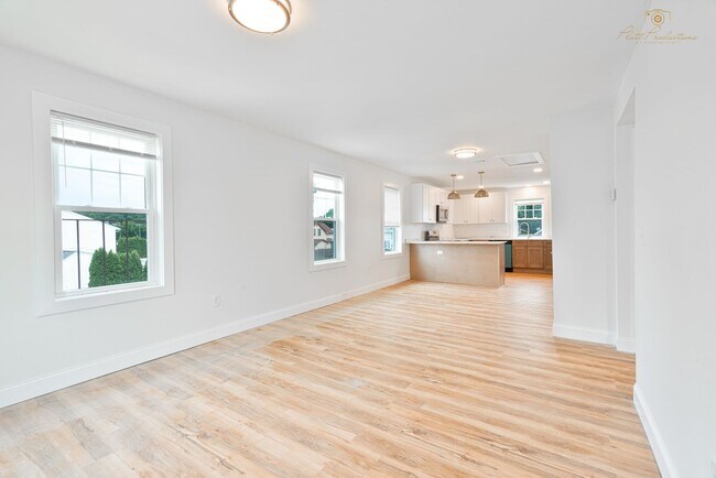Building Photo - Beautifully Updated Two Bedroom Townhouse!