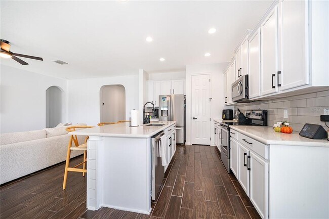 Building Photo - 2022 Redbay Ave