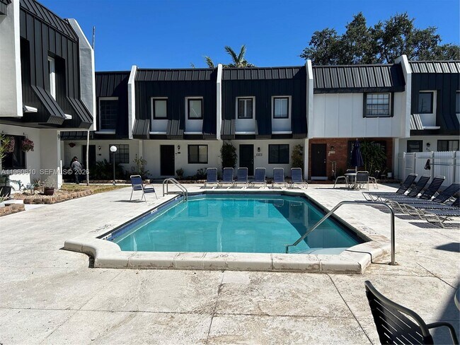 Building Photo - 5555 Ludlam Rd