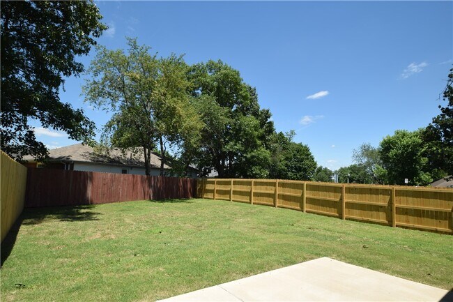 Building Photo - 668 Sun Meadows Loop