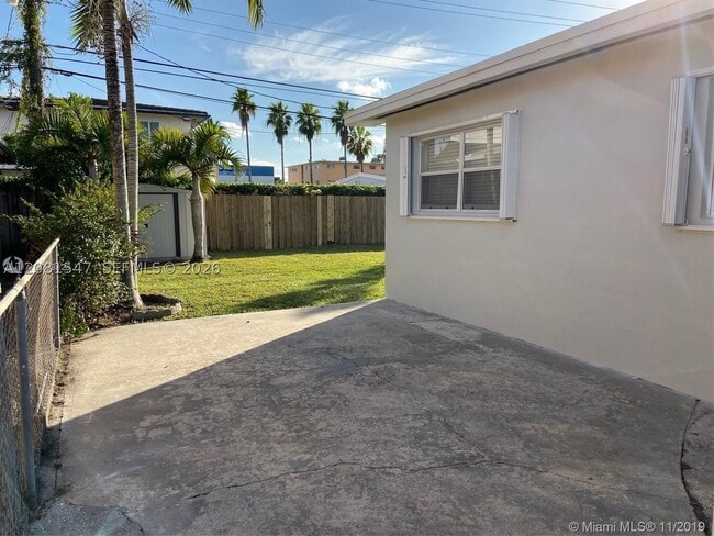 Building Photo - 6428 SW 39th St