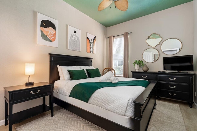 Building Photo - 412 N Hampton Dr