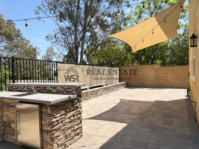 Building Photo - 5798 Mapleview Dr