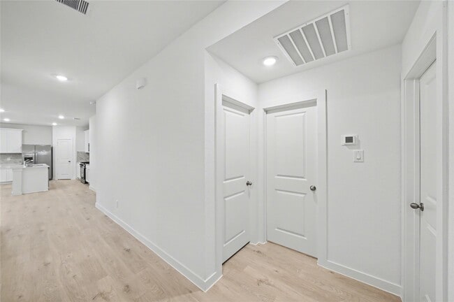 Building Photo - 3930 Langridge Dr