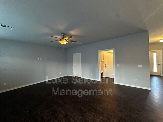 Building Photo - 17604 Sunny Hollow Rd