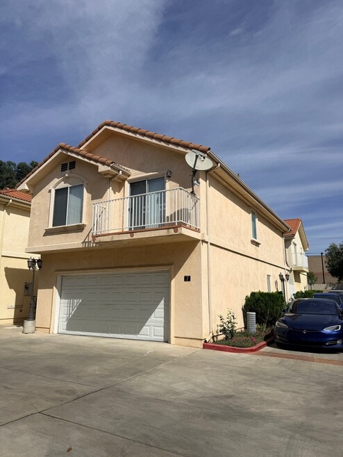 Building Photo - 14627 Gledhill St