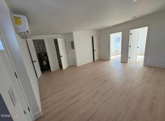 Building Photo - 31 Van Zandt St