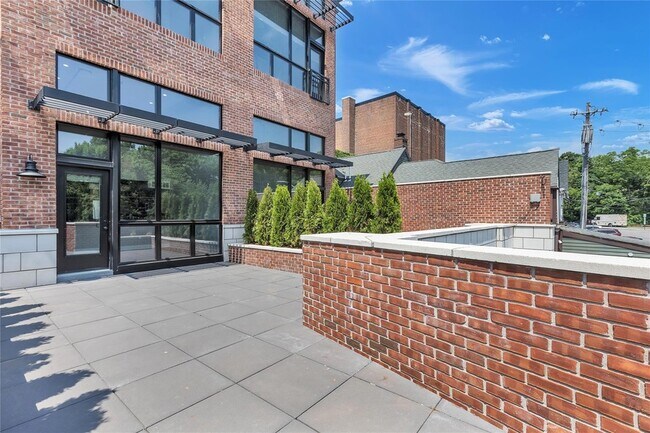 Building Photo - 172 E Prospect Ave