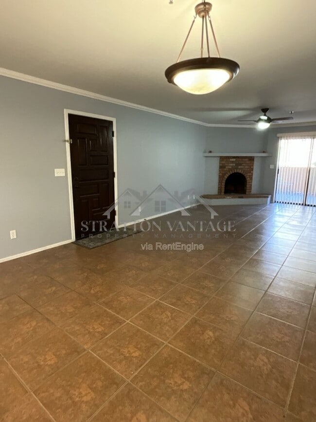 Building Photo - 3031 N Civic Center Plaza