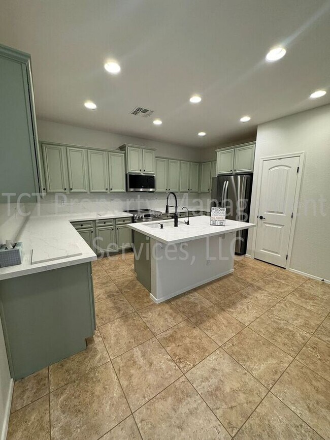 Building Photo - Beautifully Updated Bungalow in Power Ranch