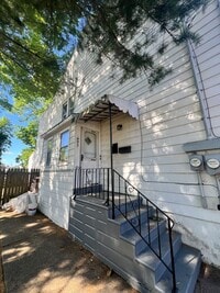 Building Photo - 403 Cummings Ave