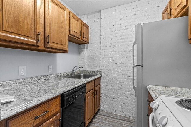 Building Photo - 439 Marlborough St