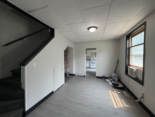 Building Photo - 543 Erin St