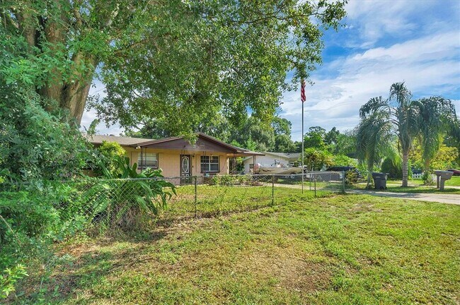 Building Photo - 517 Marianna Rd