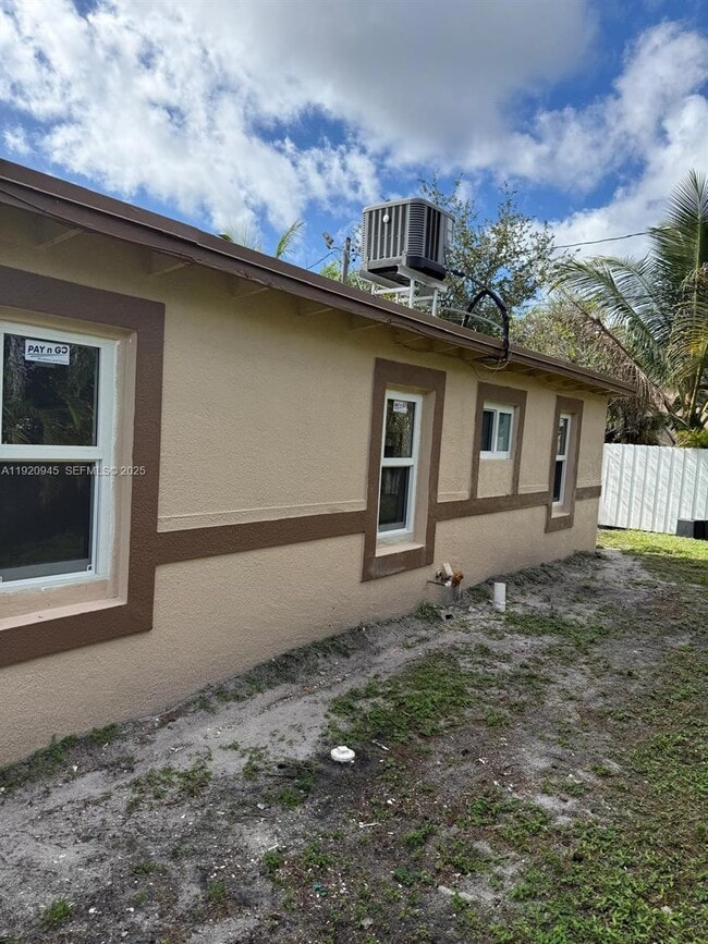 Building Photo - 631 NW 17th Ave