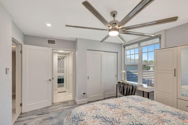 Building Photo - 205 Mainsail Cir