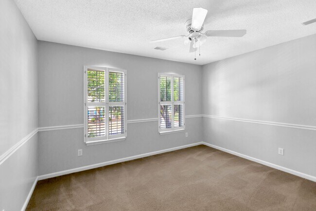 Building Photo - Charming Charleston National Home