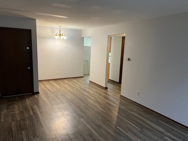 Building Photo - 2037 Andrew St SE