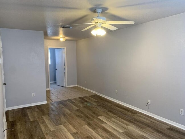 Building Photo - 2807 Cantabrian Dr