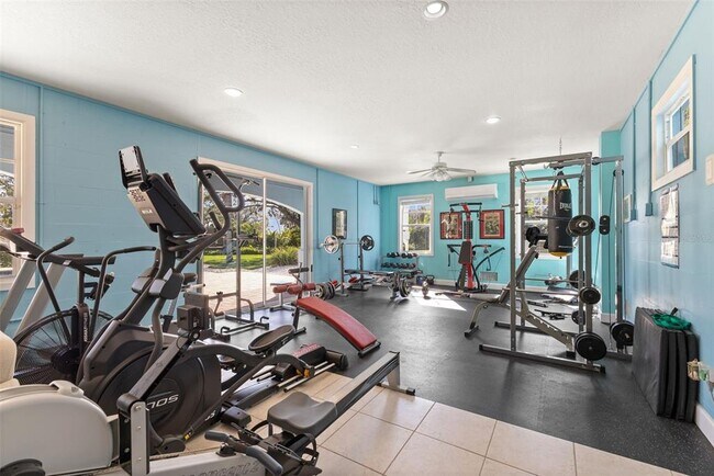 Building Photo - 450 Bayshore Dr
