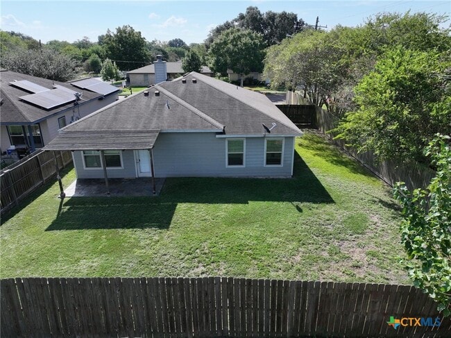 Building Photo - 2902 Lenora Dr