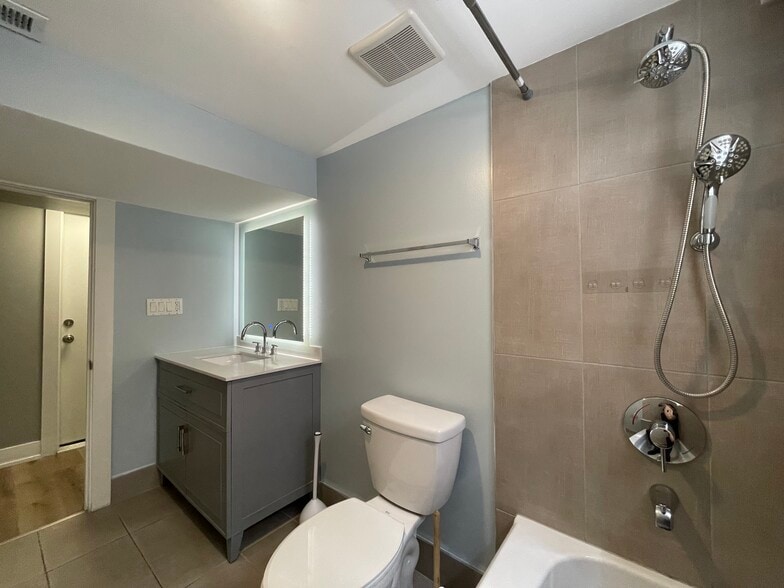 Building Photo - 2435 N 78th Ave