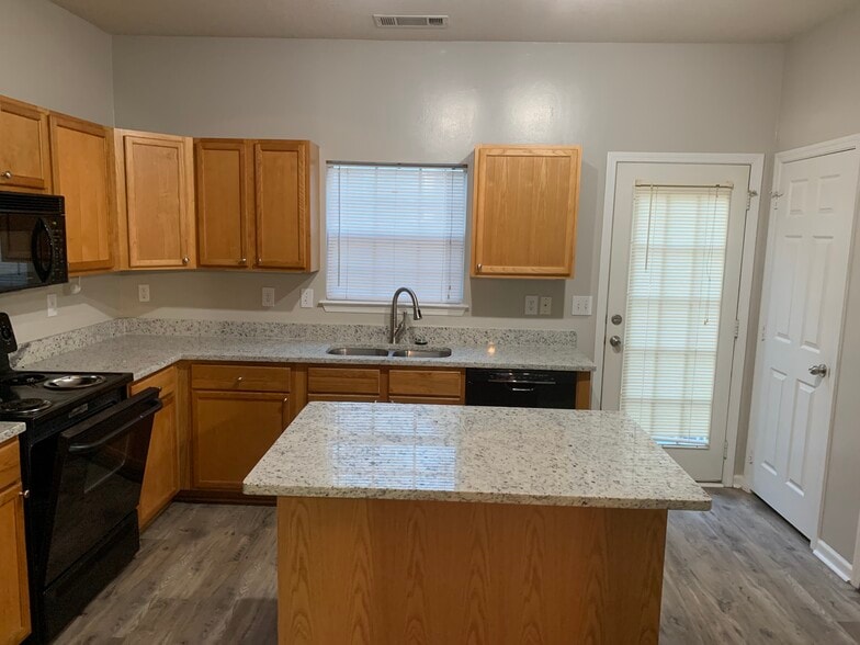 Building Photo - 2170 Del Lago Cir NW