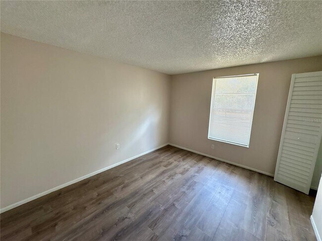 Building Photo - 312 57th Ave Dr E
